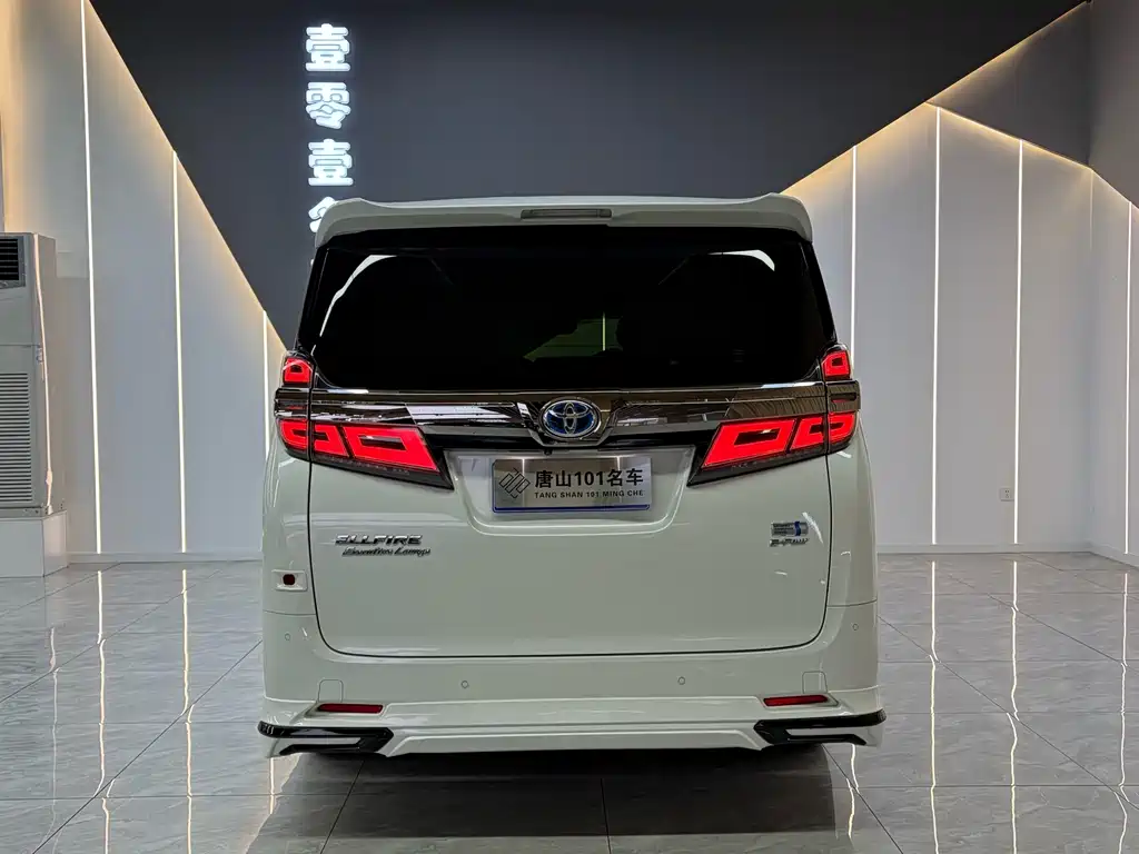 Toyota Vellfire — фото 6
