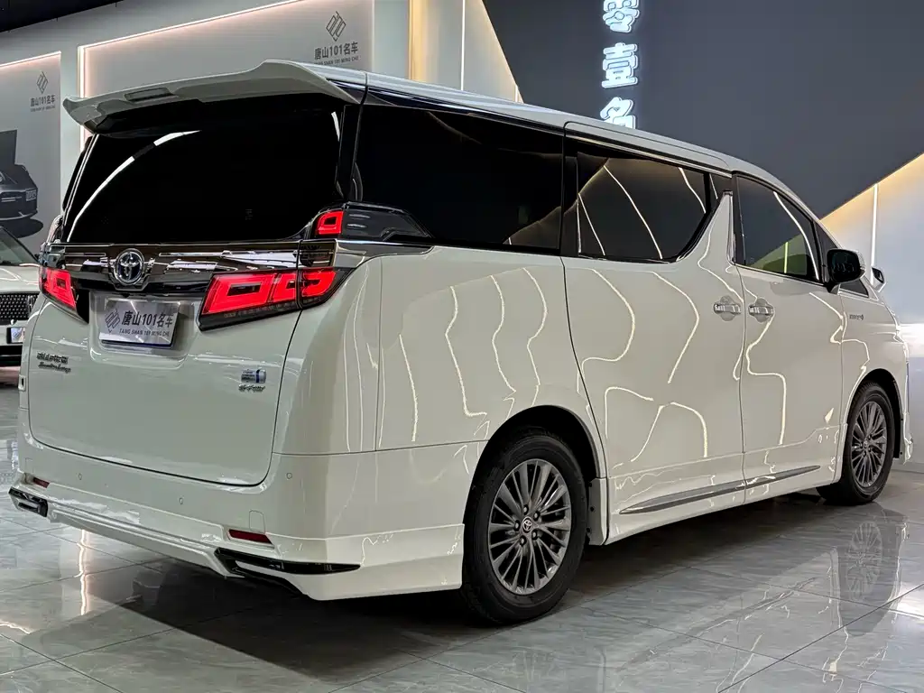 Toyota Vellfire — фото 8