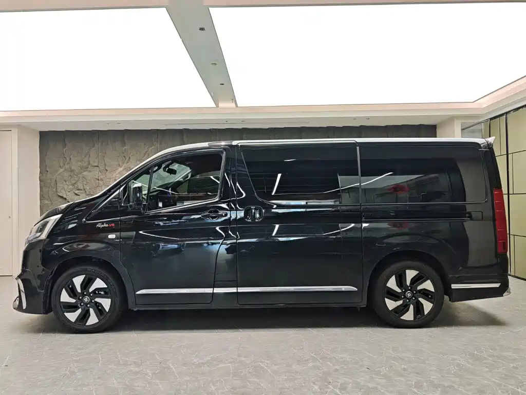 Toyota Hiace — фото 3
