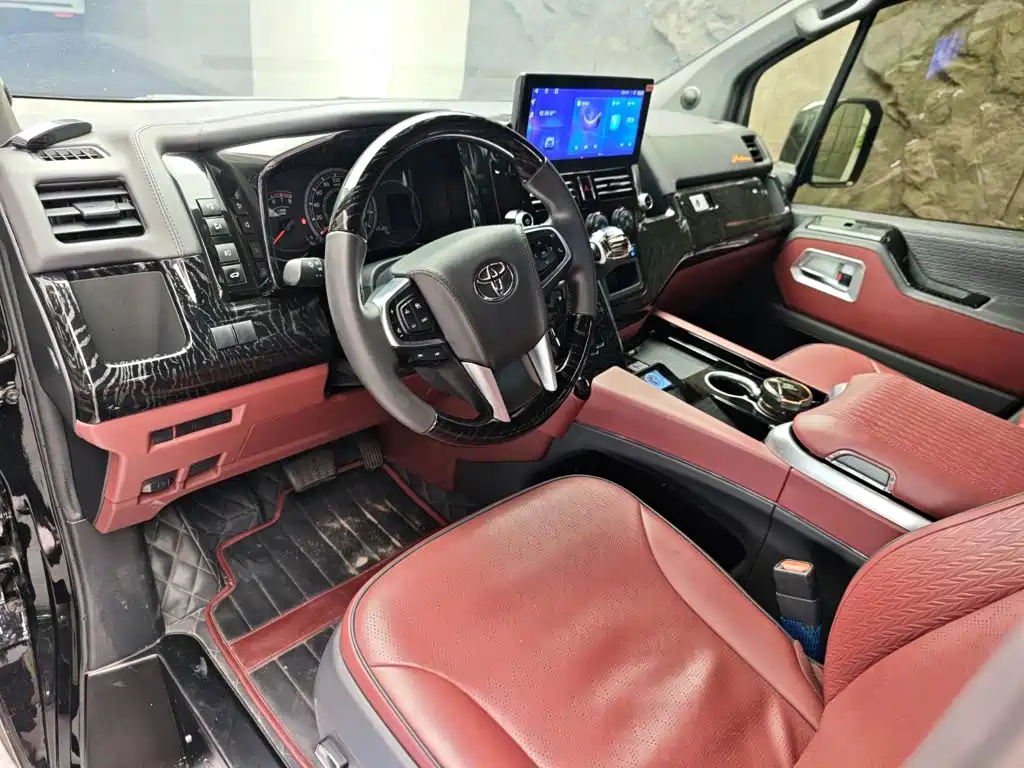 Toyota Hiace — фото 6