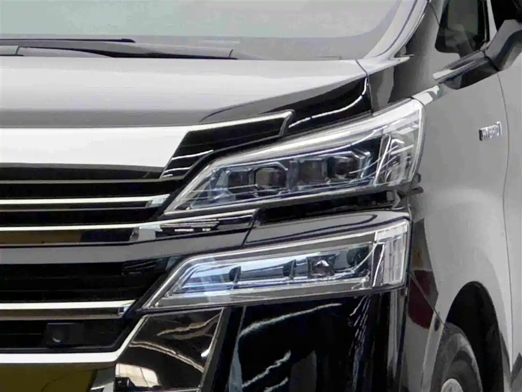 Toyota Vellfire — фото 3