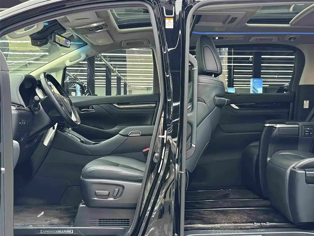 Toyota Vellfire — фото 8
