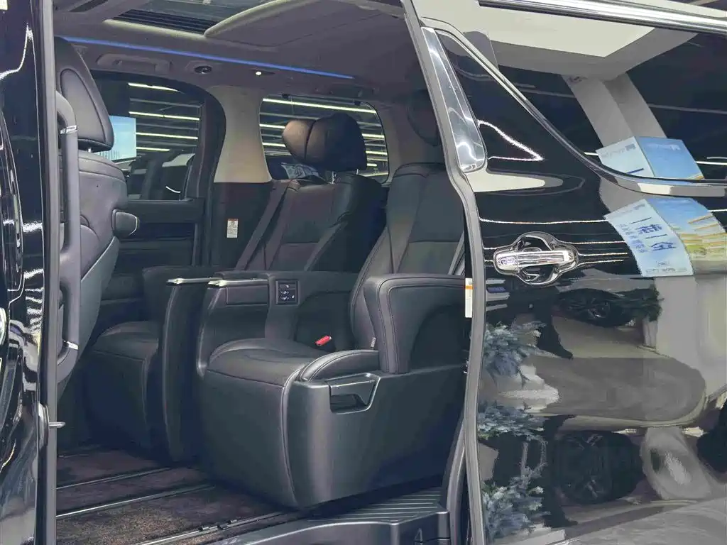 Toyota Vellfire — фото 9