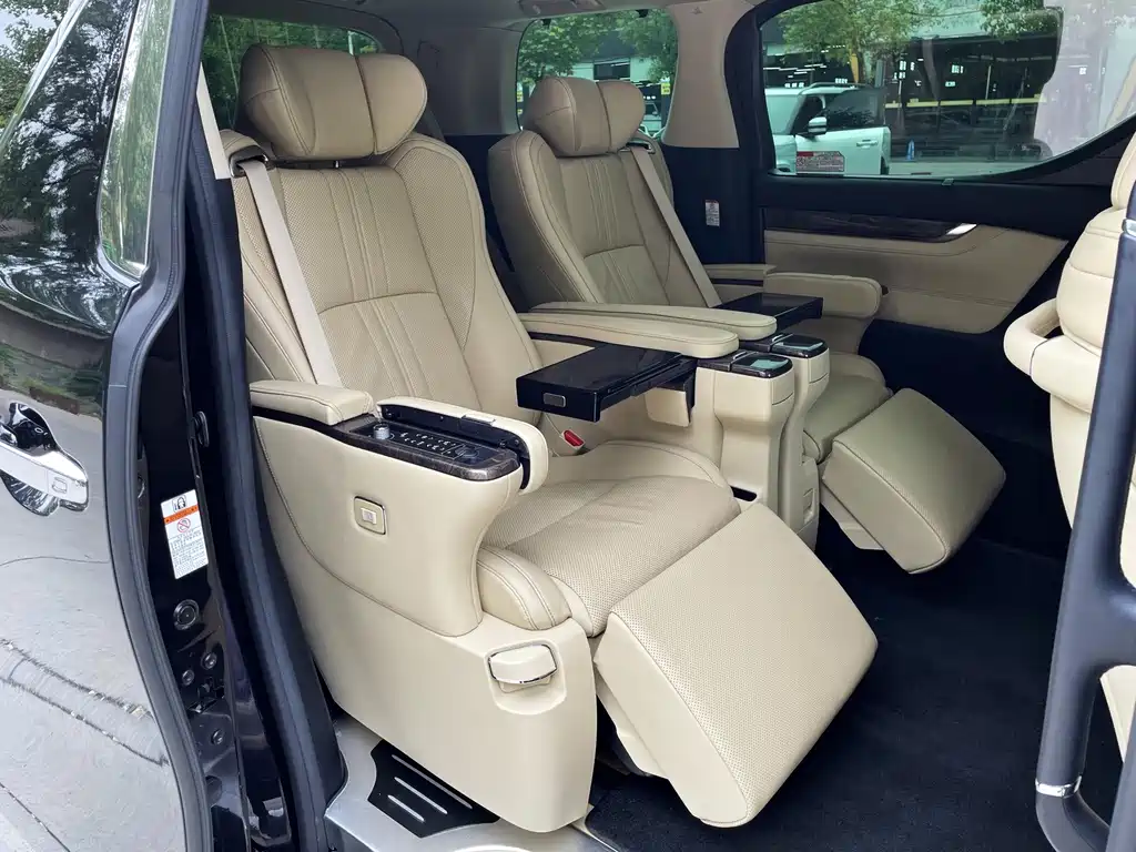 Toyota Alphard — фото 15