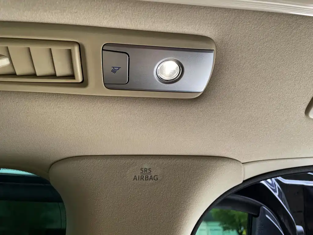 Toyota Alphard — фото 17