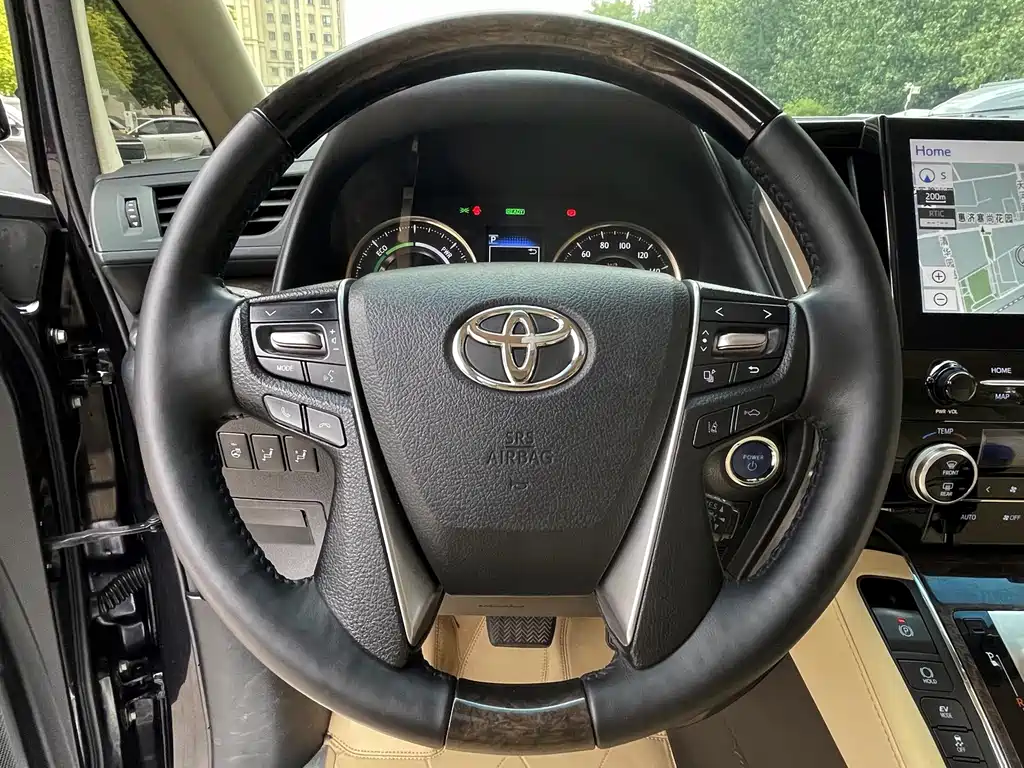 Toyota Alphard — фото 6