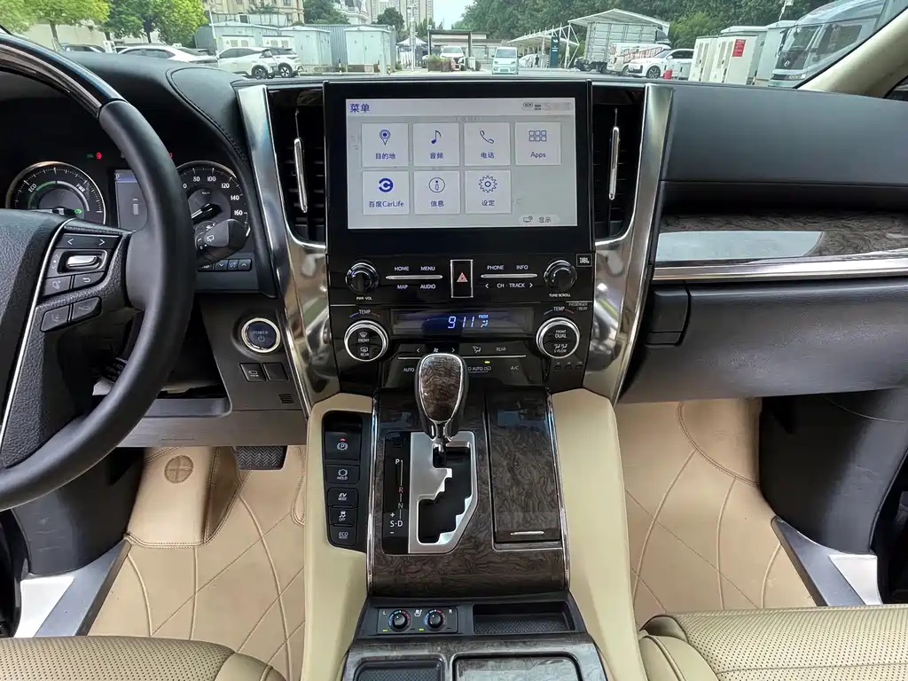 Toyota Alphard — фото 10