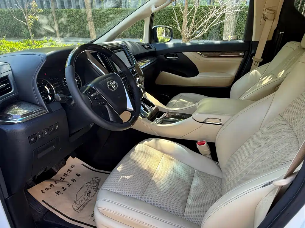 Toyota Alphard — фото 4