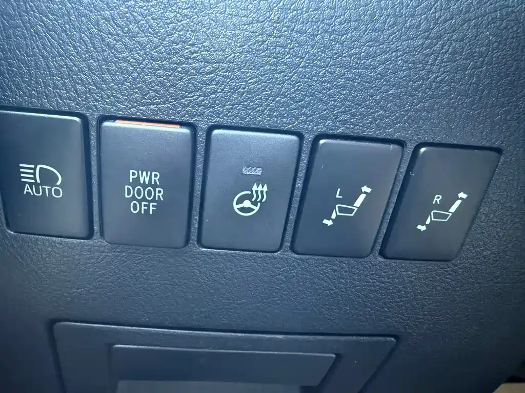 Toyota Alphard — фото 7