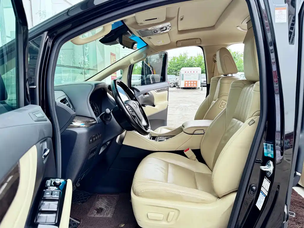 Toyota Alphard — фото 19