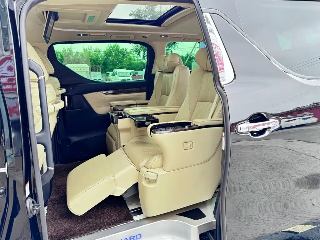 Toyota Alphard — фото 20