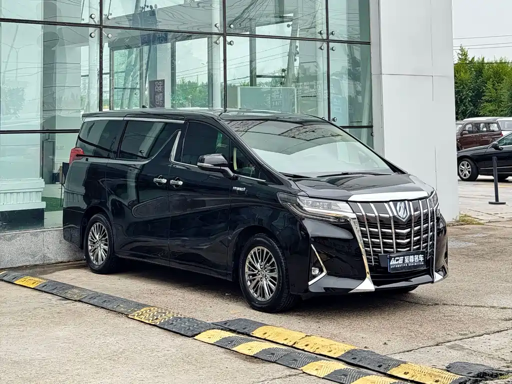 Toyota Alphard — фото 3
