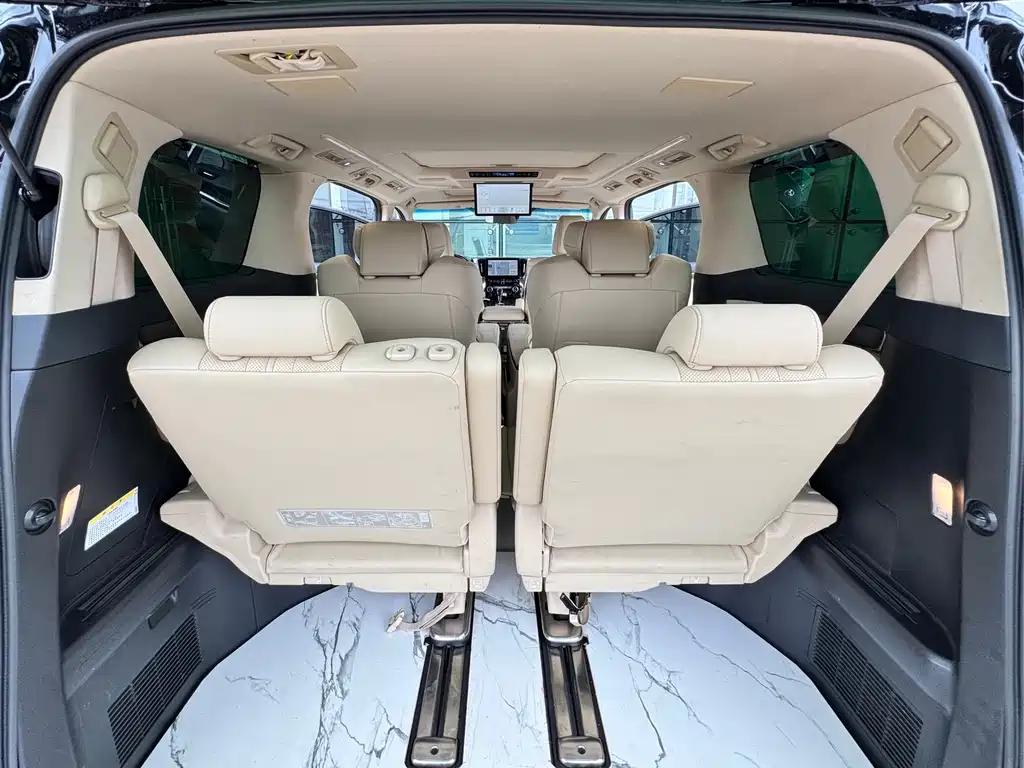 Toyota Alphard — фото 21