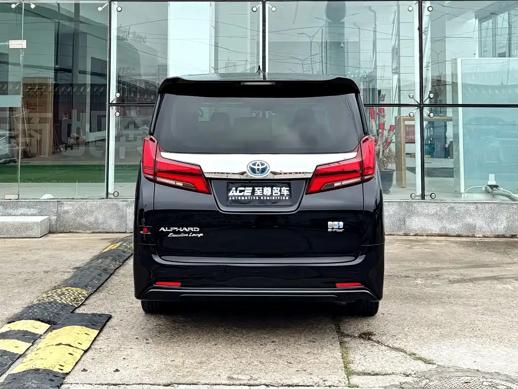 Toyota Alphard — фото 5