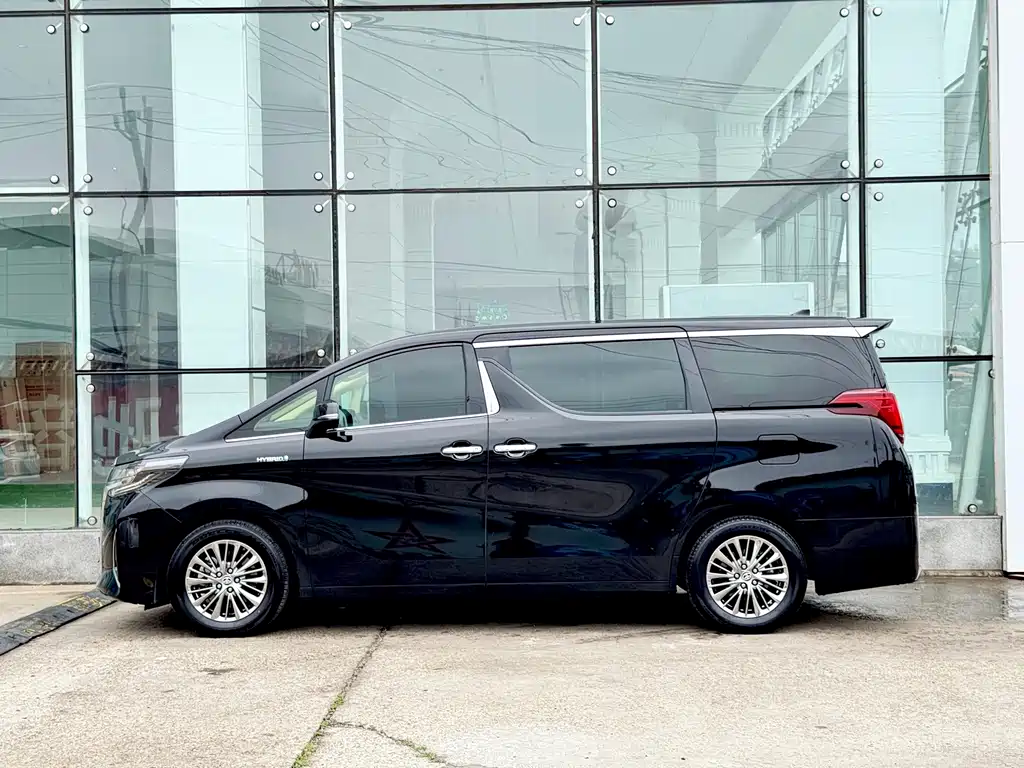 Toyota Alphard — фото 8