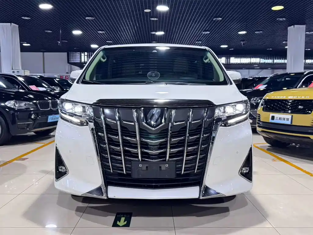 Toyota Alphard — фото 2