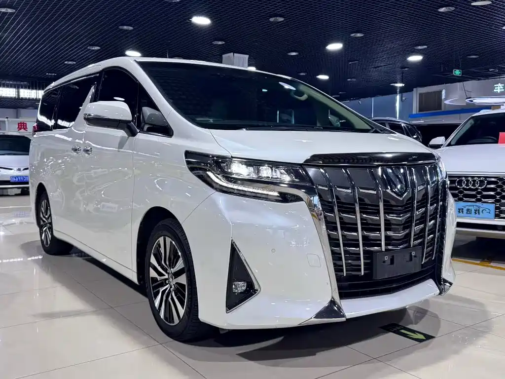Toyota Alphard — фото 3