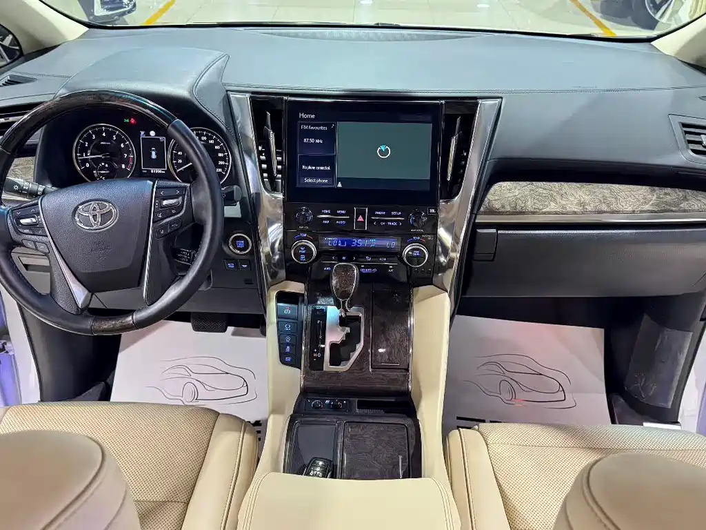 Toyota Alphard — фото 4
