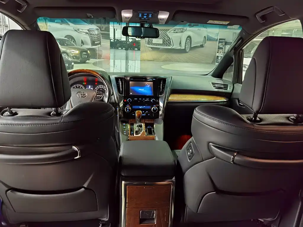 Toyota Alphard — фото 5