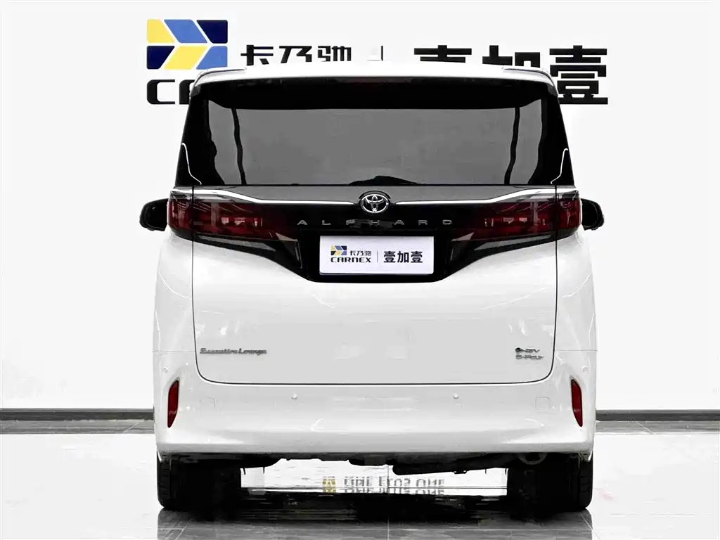 Toyota Alphard — фото 5