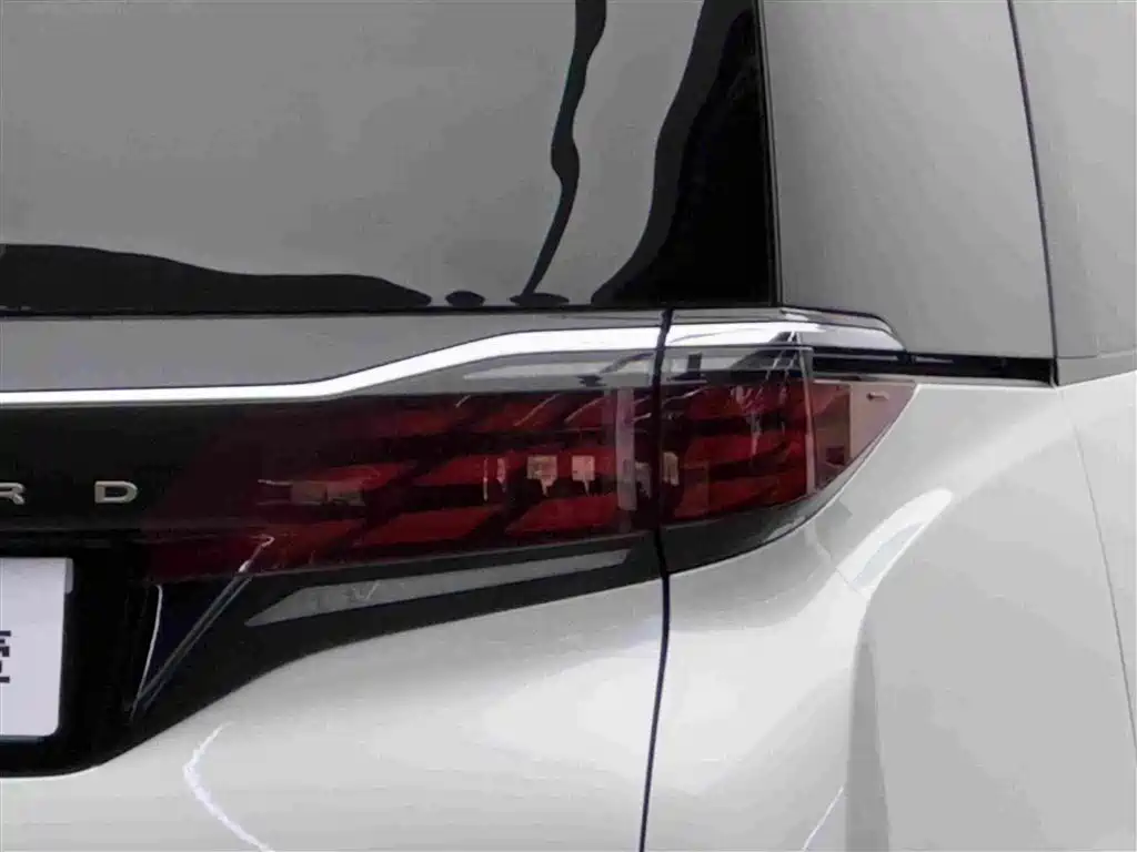 Toyota Alphard — фото 6