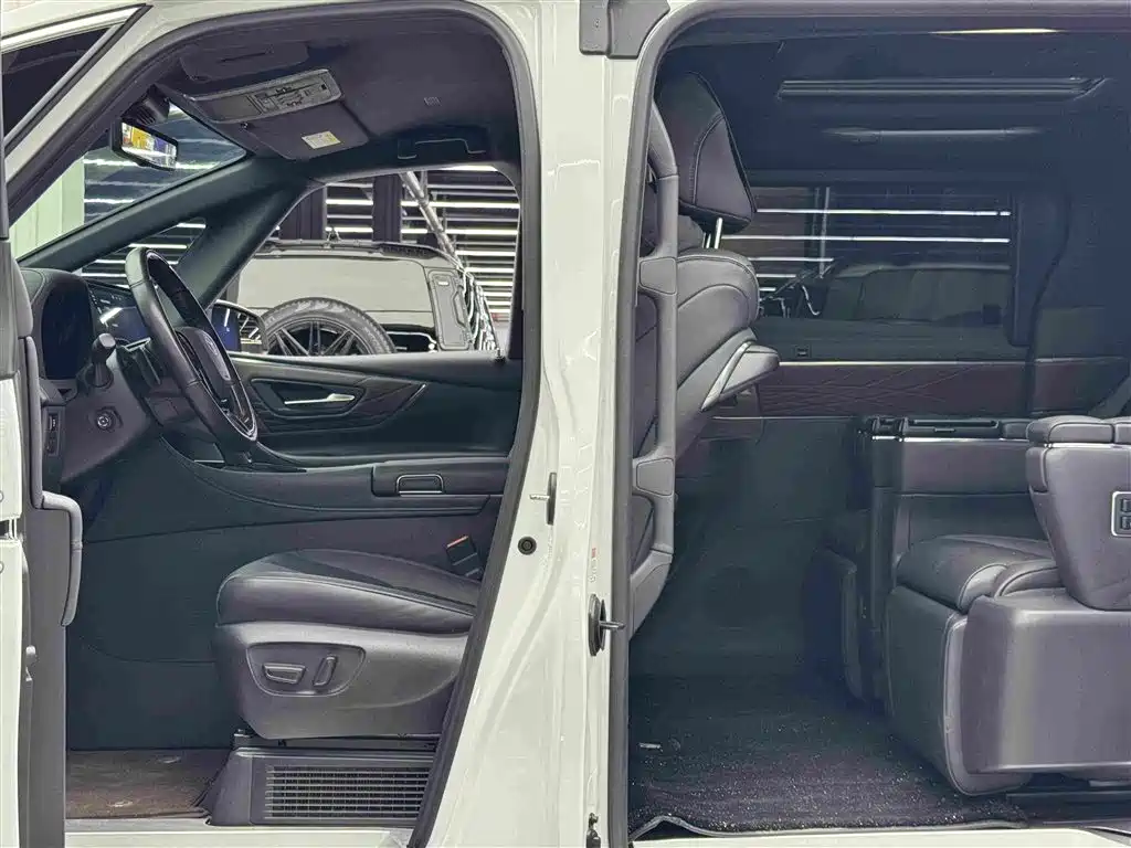 Toyota Alphard — фото 8