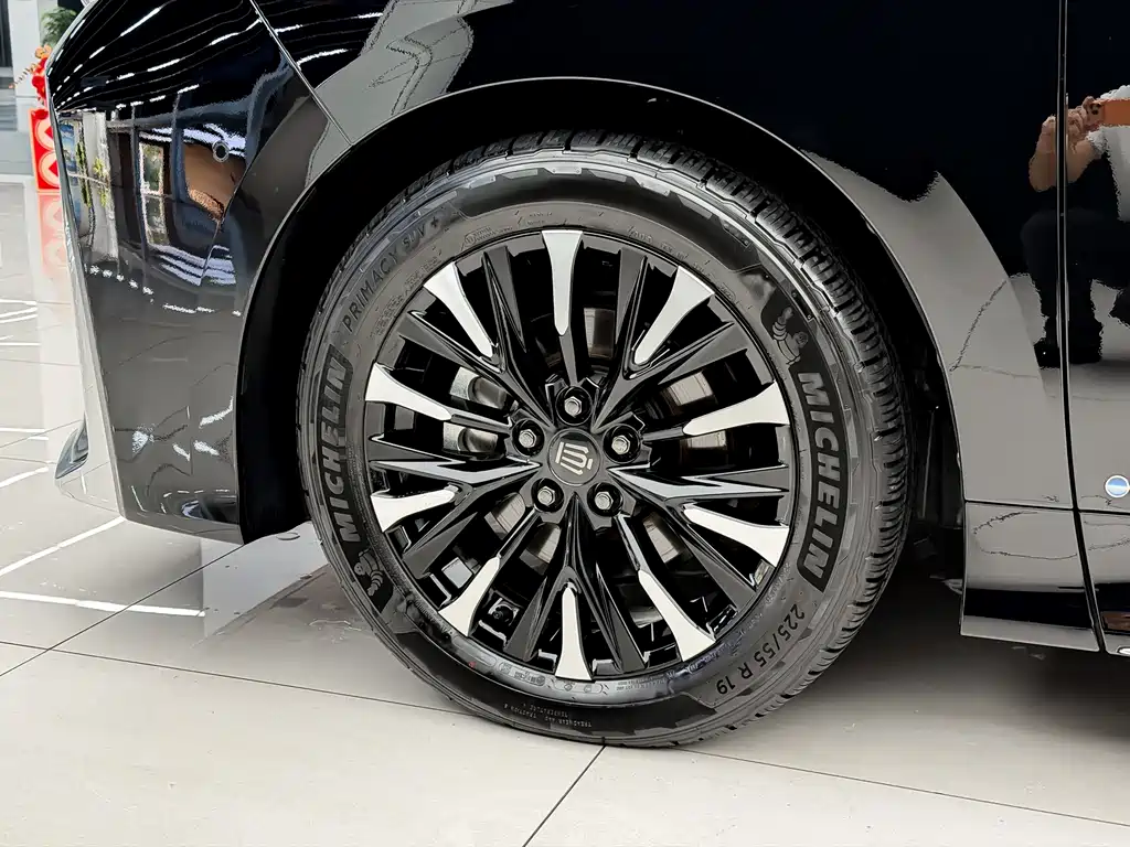 Toyota Vellfire — фото 3