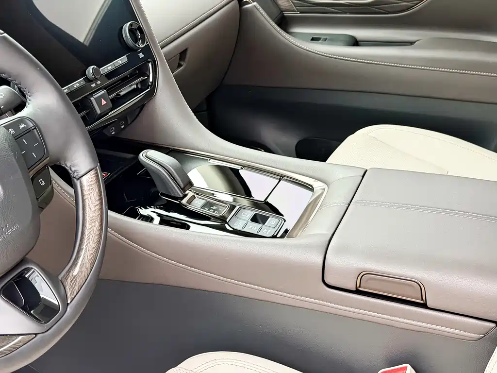 Toyota Vellfire — фото 4