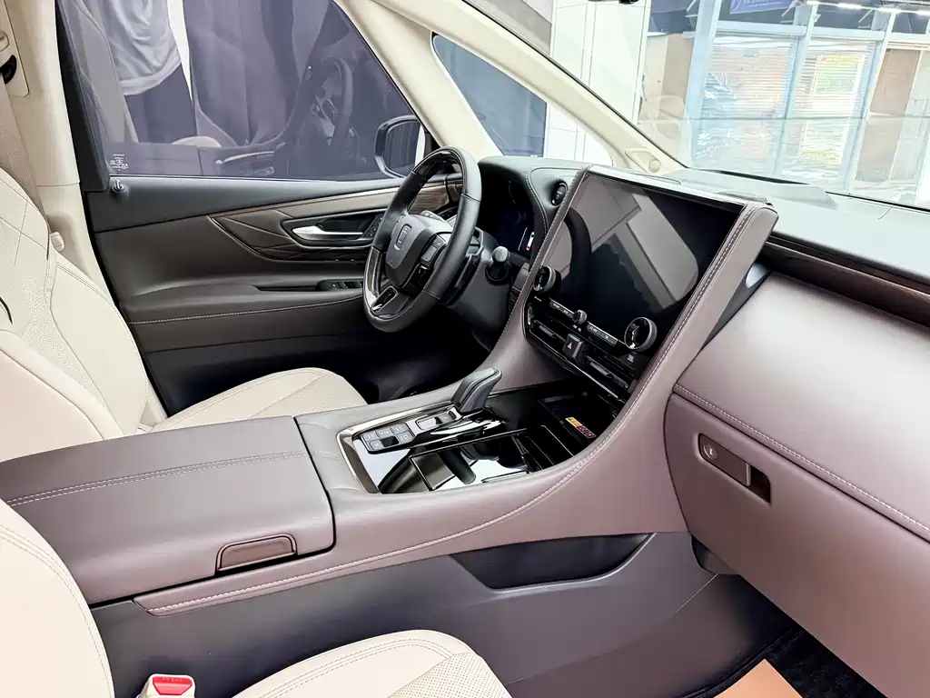 Toyota Vellfire — фото 9