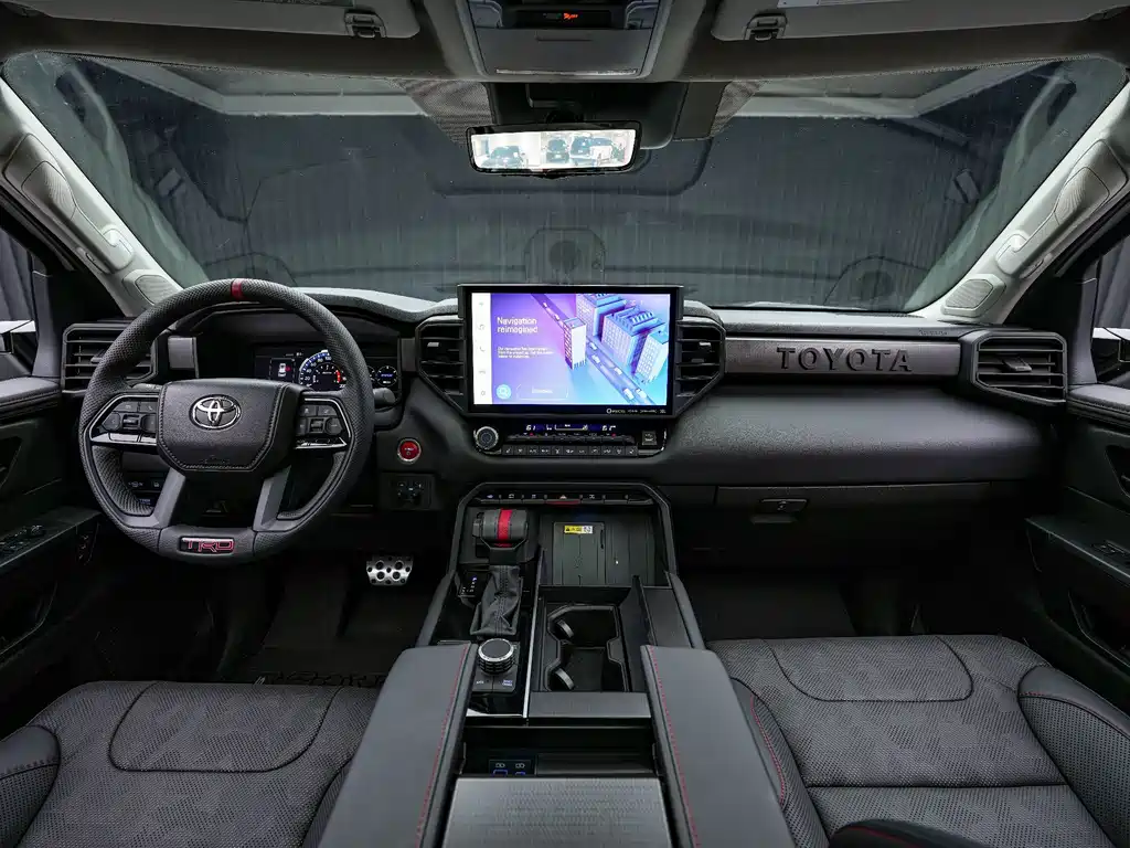 Toyota Sequoia — фото 8