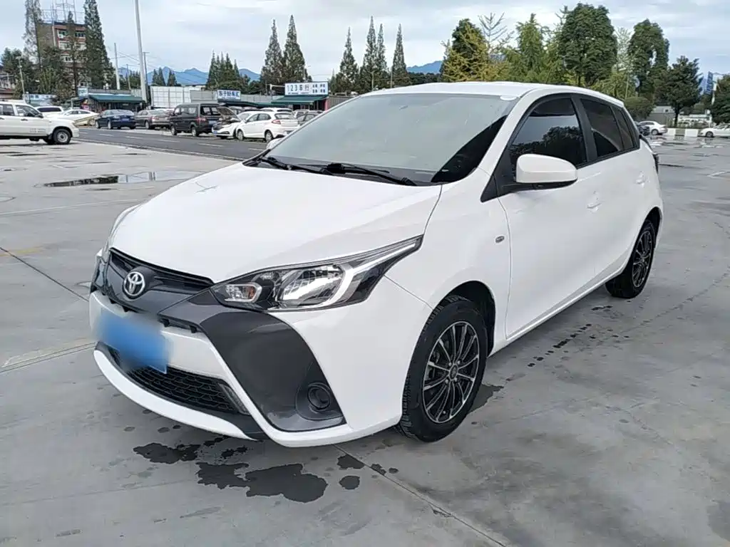 Toyota Yaris L — фото 2