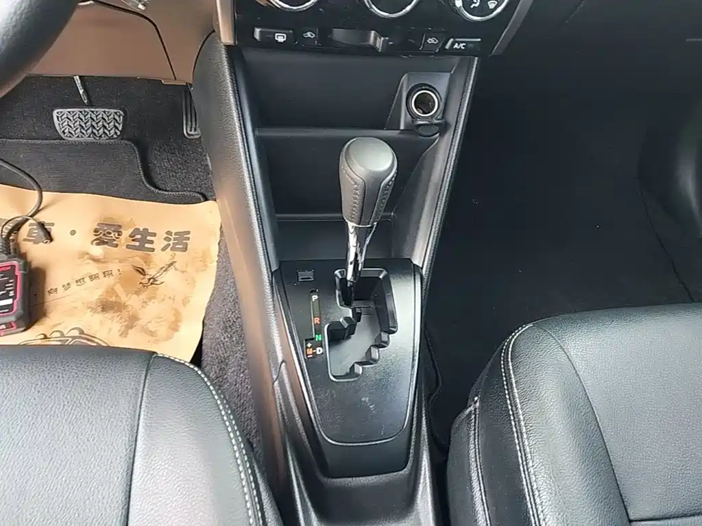Toyota Yaris L — фото 14