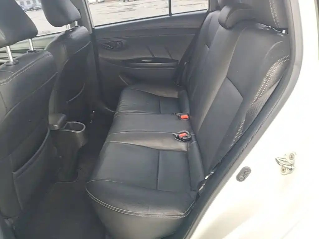 Toyota Yaris L — фото 17