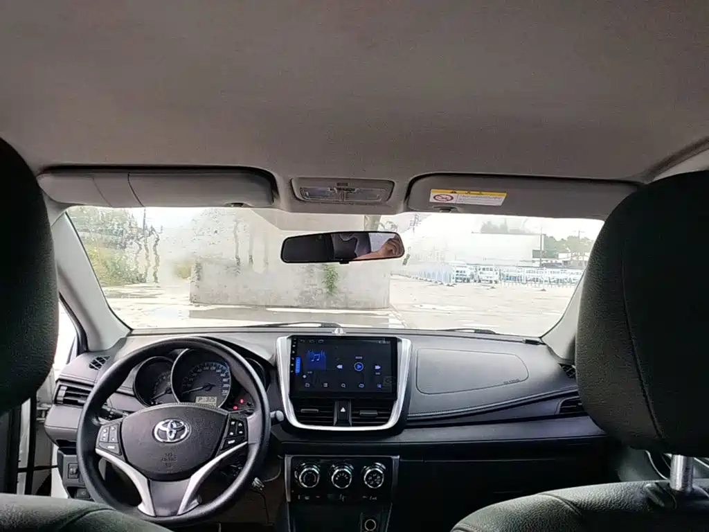 Toyota Yaris L — фото 18