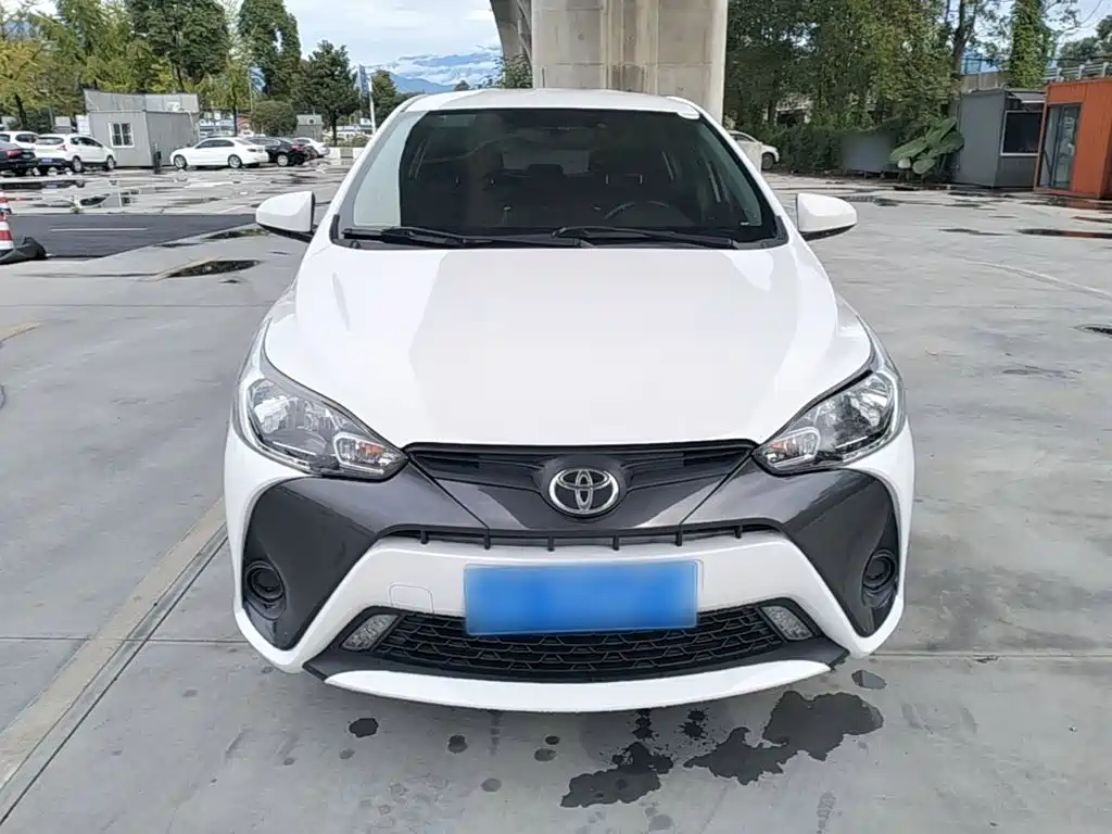 Toyota Yaris L — фото 3