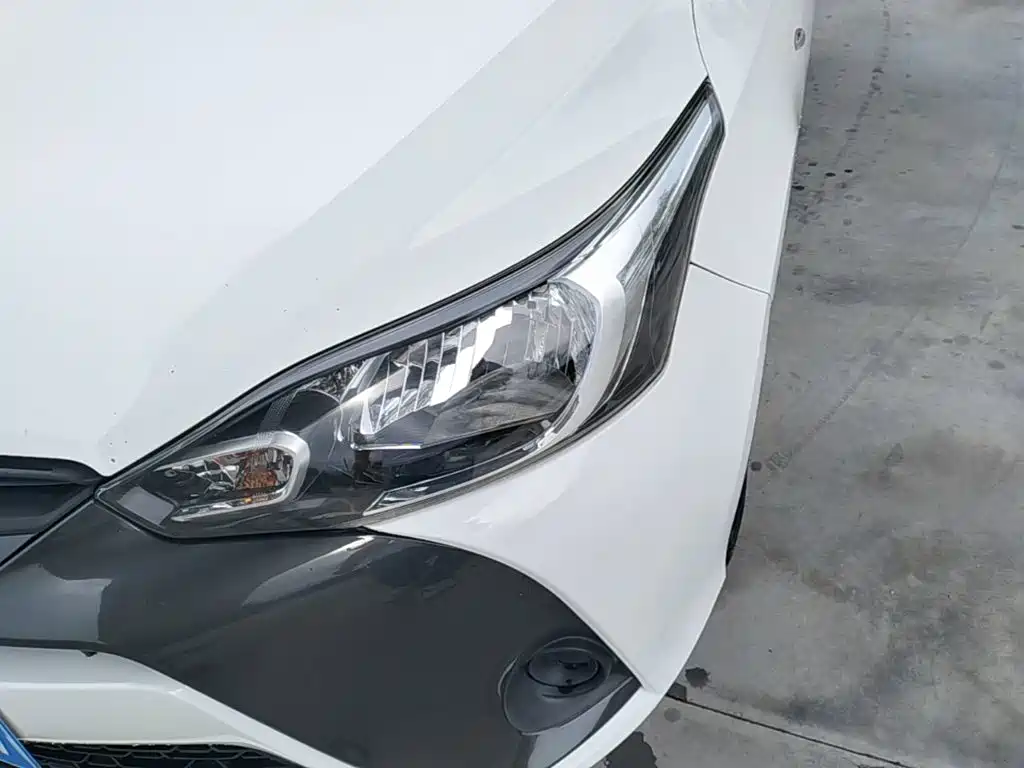 Toyota Yaris L — фото 24