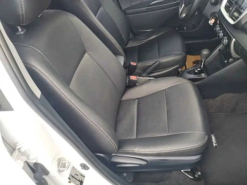 Toyota Yaris L — фото 25