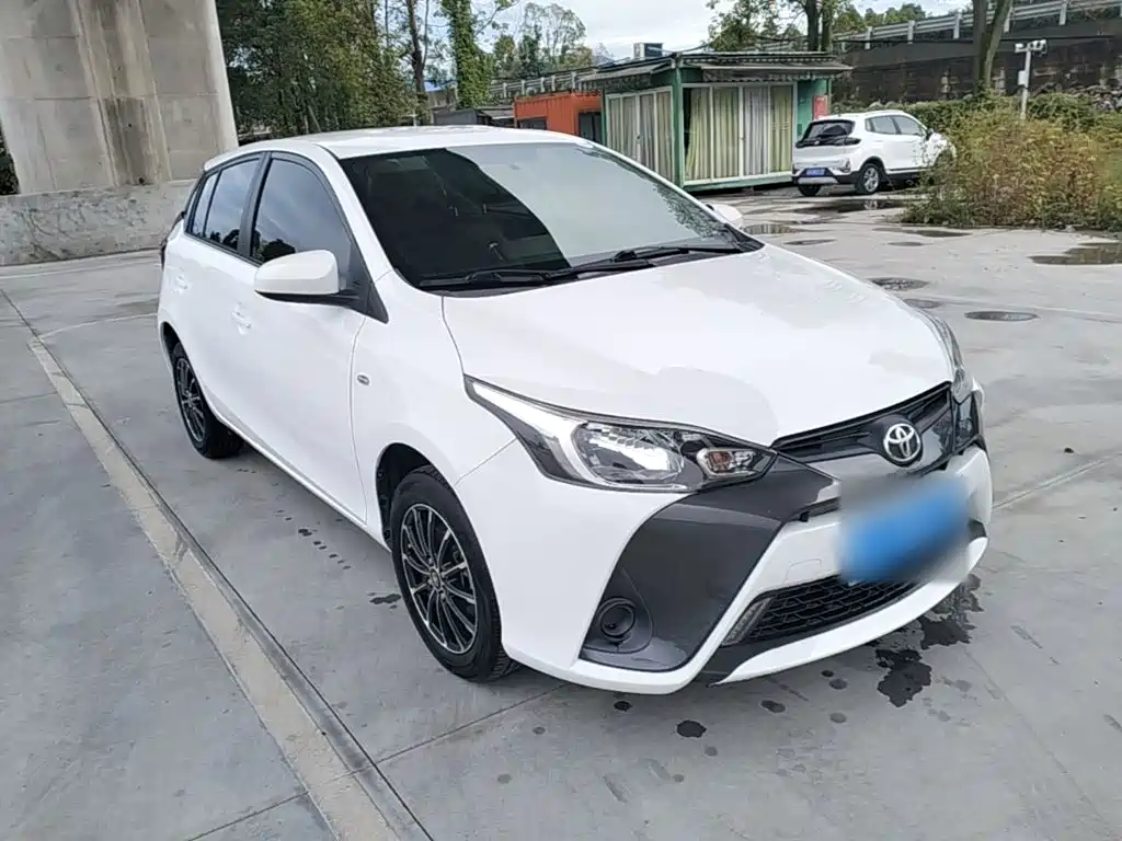 Toyota Yaris L — фото 4