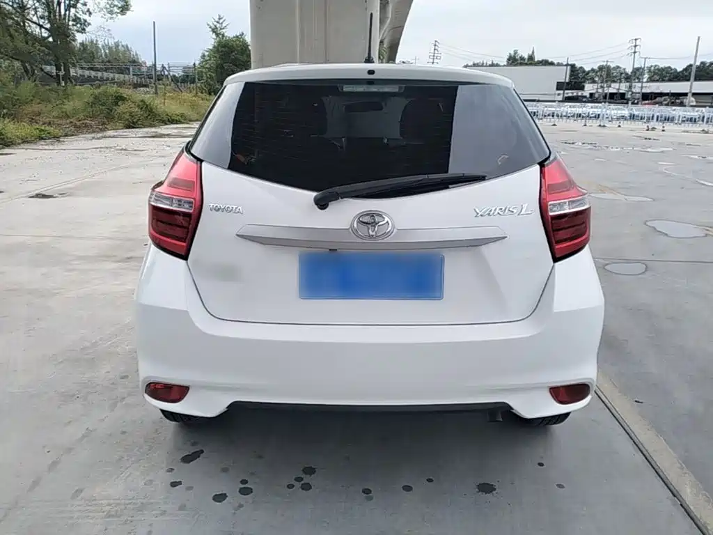 Toyota Yaris L — фото 6