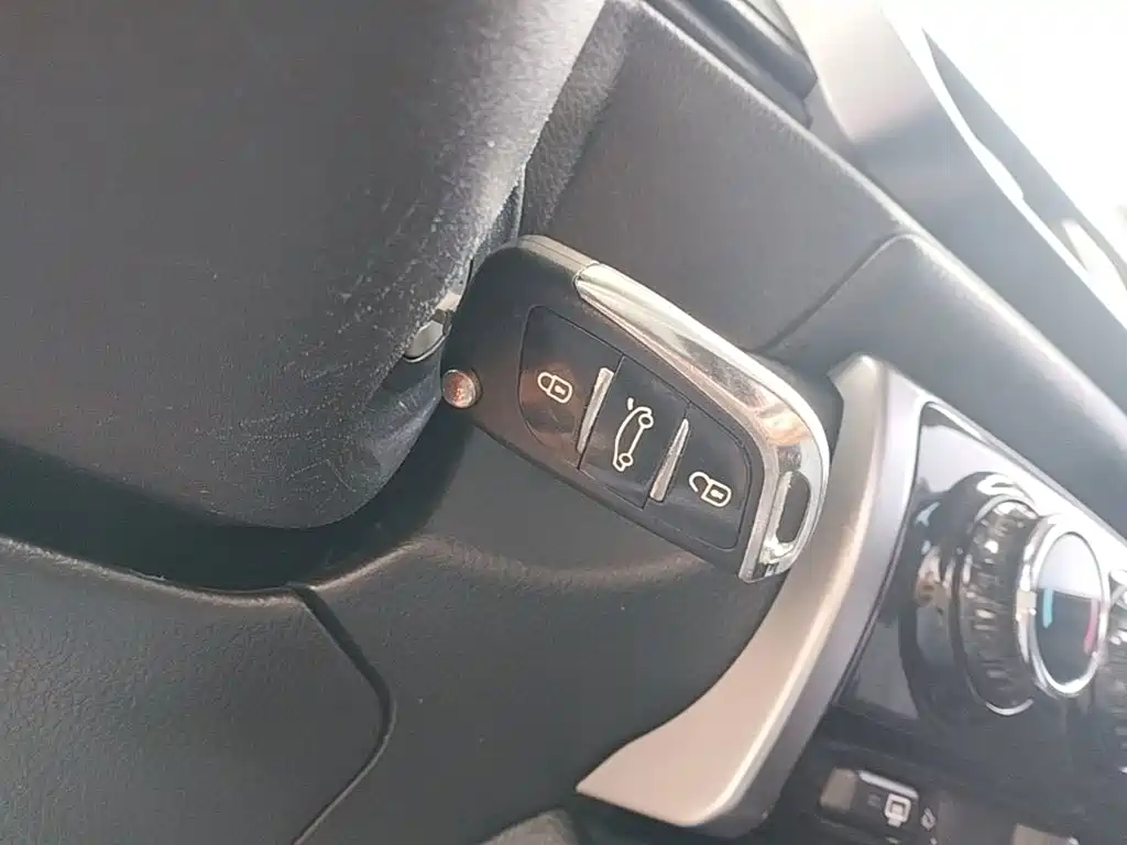 Toyota Yaris L — фото 9