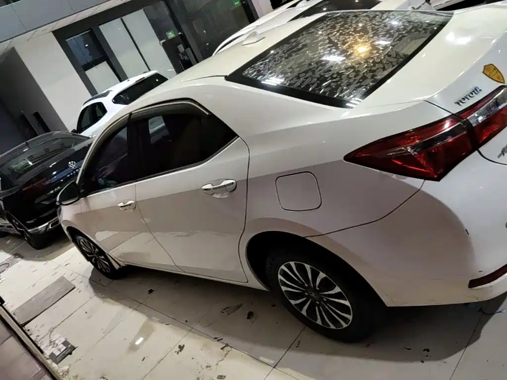 Toyota Corolla — фото 4