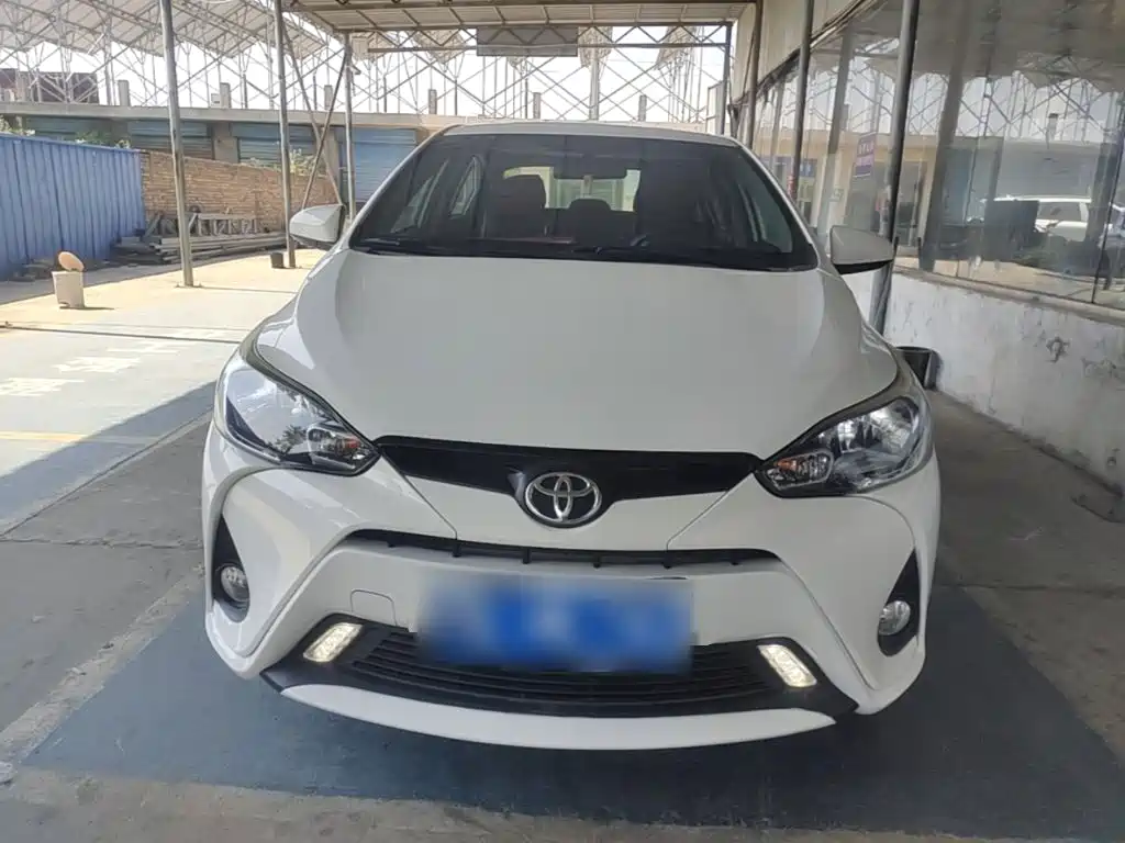 Toyota Yaris L — фото 3