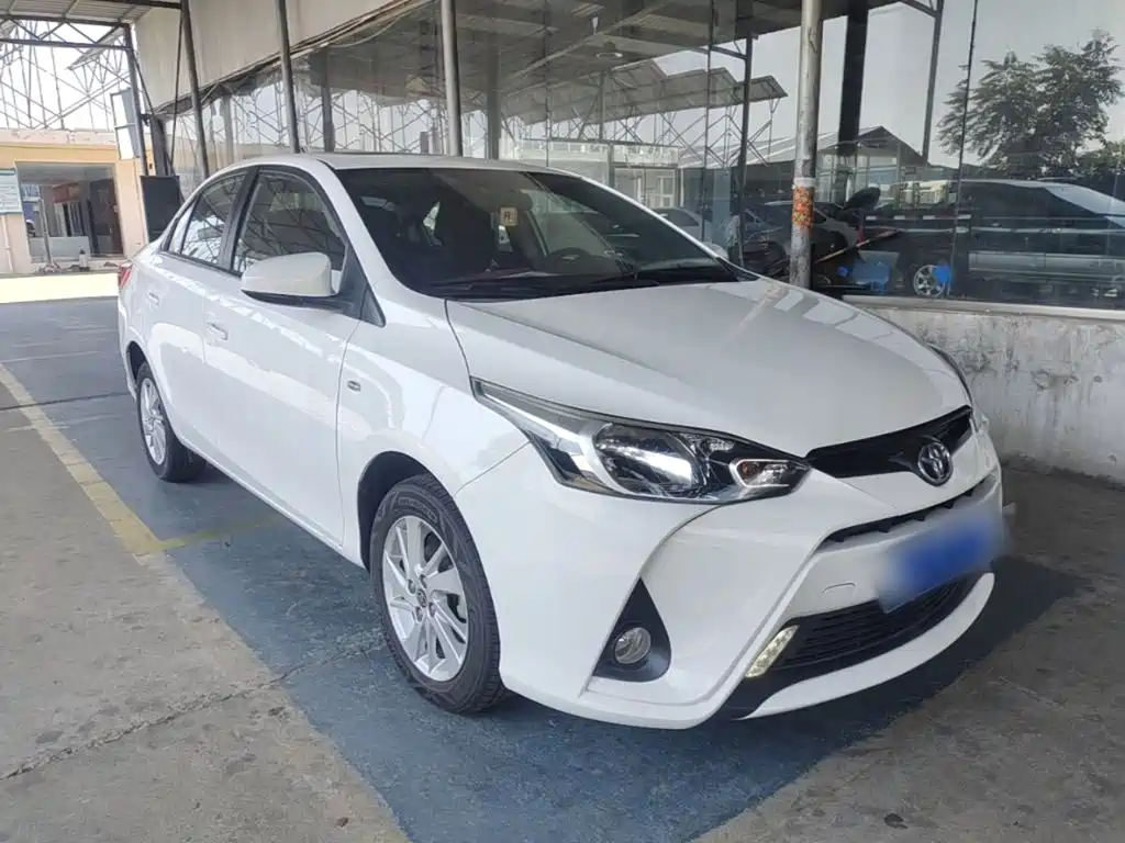 Toyota Yaris L — фото 4