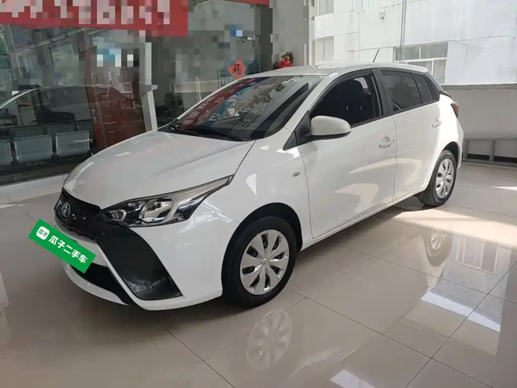 Toyota Yaris L — фото 2