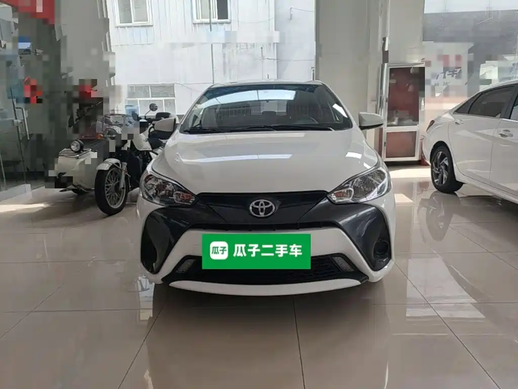 Toyota Yaris L — фото 3