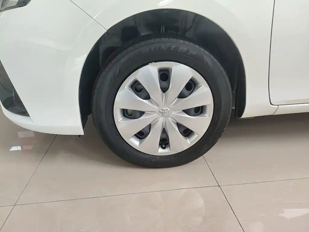 Toyota Yaris L — фото 23