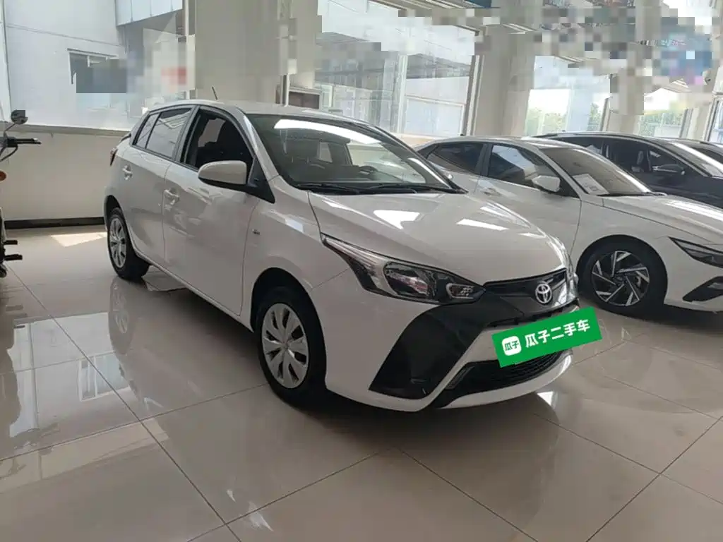 Toyota Yaris L — фото 4