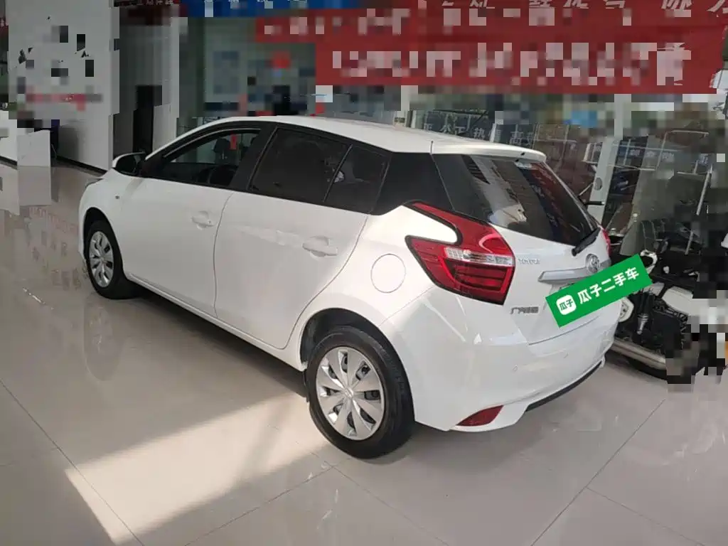 Toyota Yaris L — фото 5