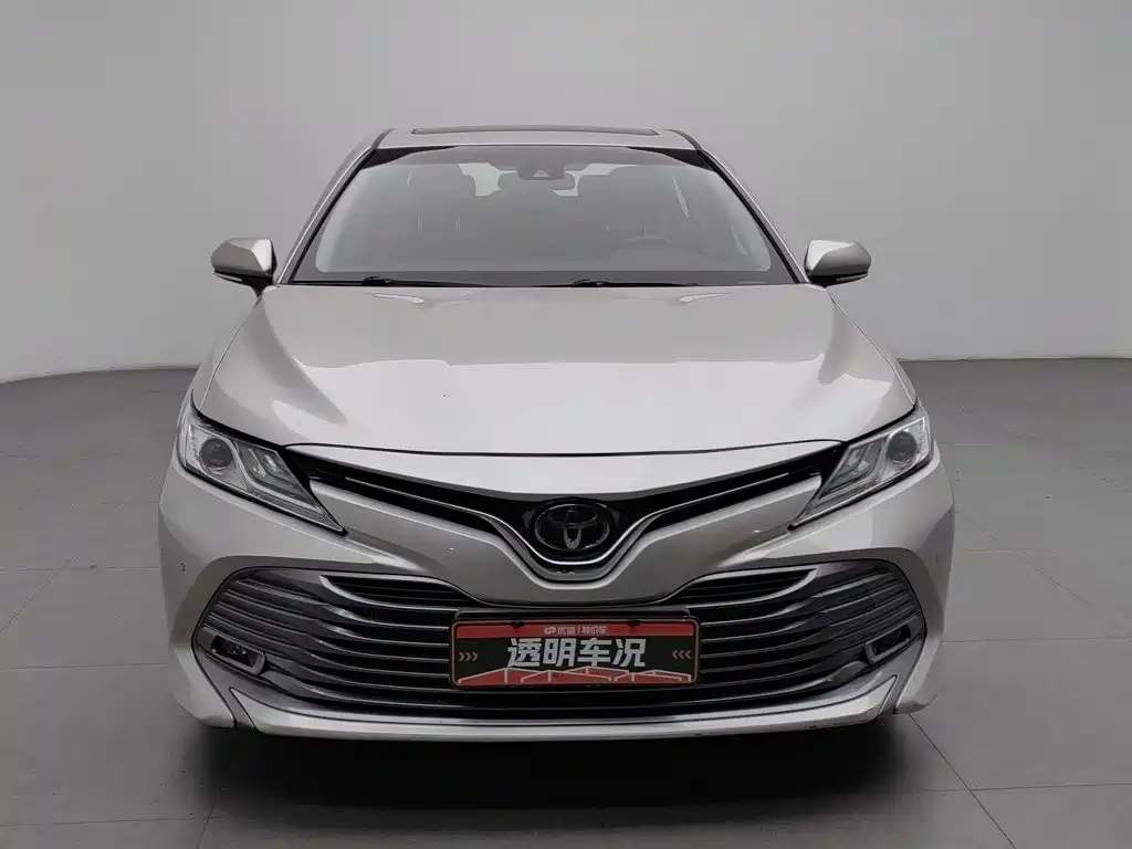 Toyota Camry — фото 3
