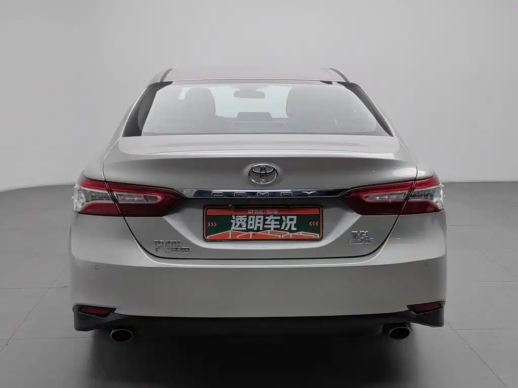 Toyota Camry — фото 4